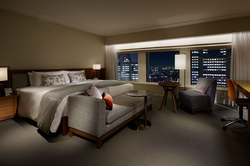 Premier Grand - Deluxe King with the Club Lounge Access and Breakfast | Minibar, in-room safe, individually decorated, individually furnished