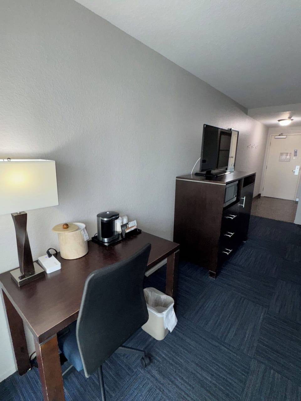 Deluxe Room, 1 King Bed, Balcony | Hypo-allergenic bedding, in-room safe, desk, laptop workspace