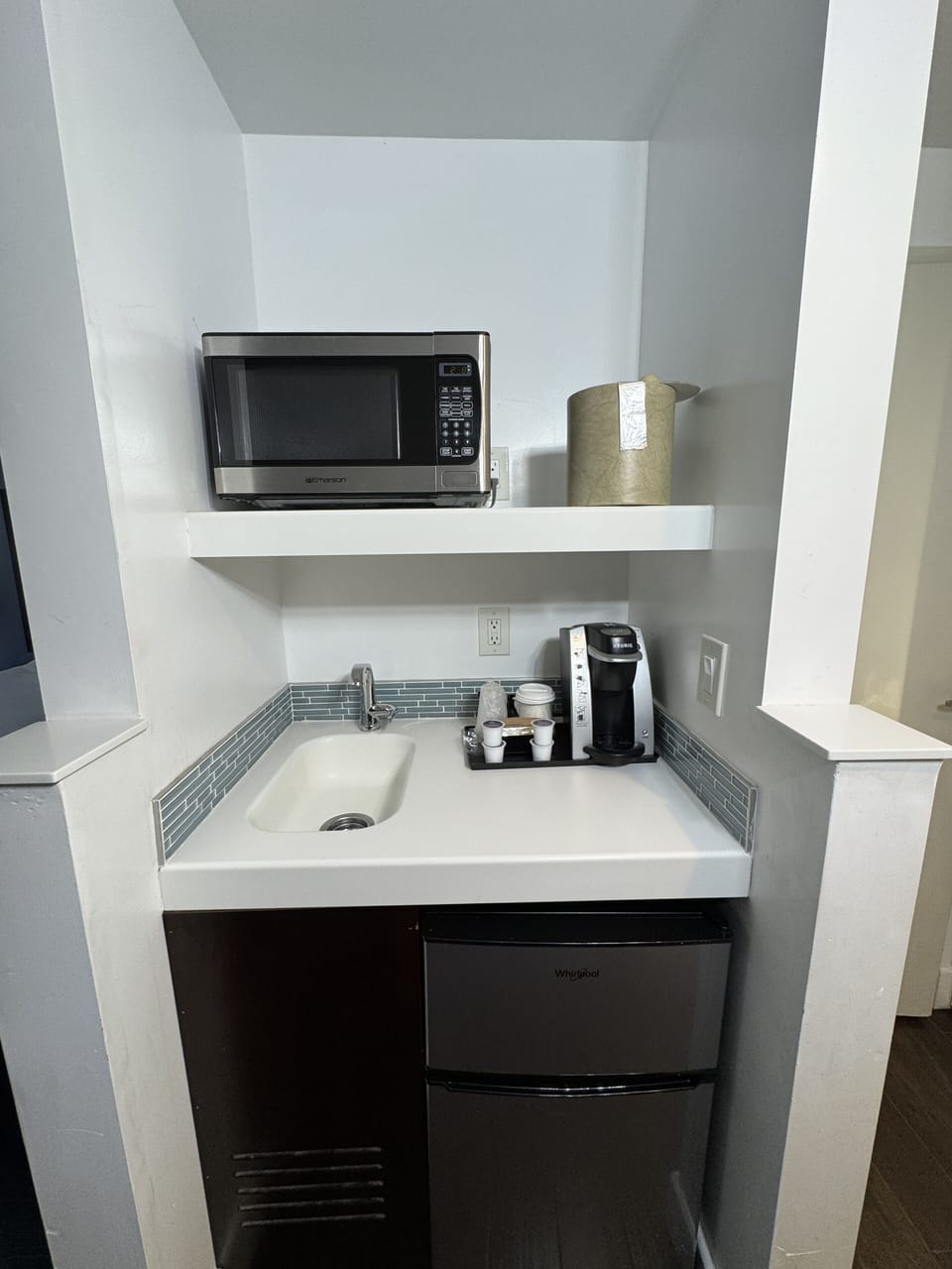 Executive Room, 1 King Bed with Sofa bed, Balcony | Hypo-allergenic bedding, in-room safe, desk, laptop workspace