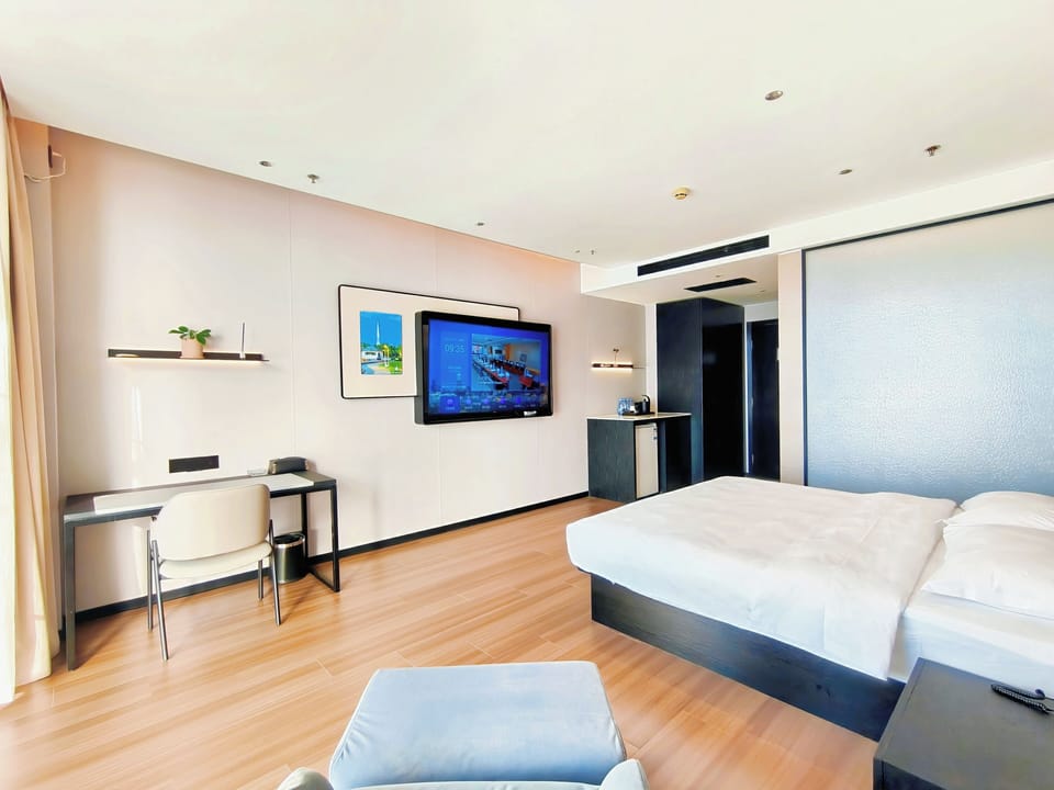 Elite Room | Premium bedding, in-room safe, desk, blackout drapes