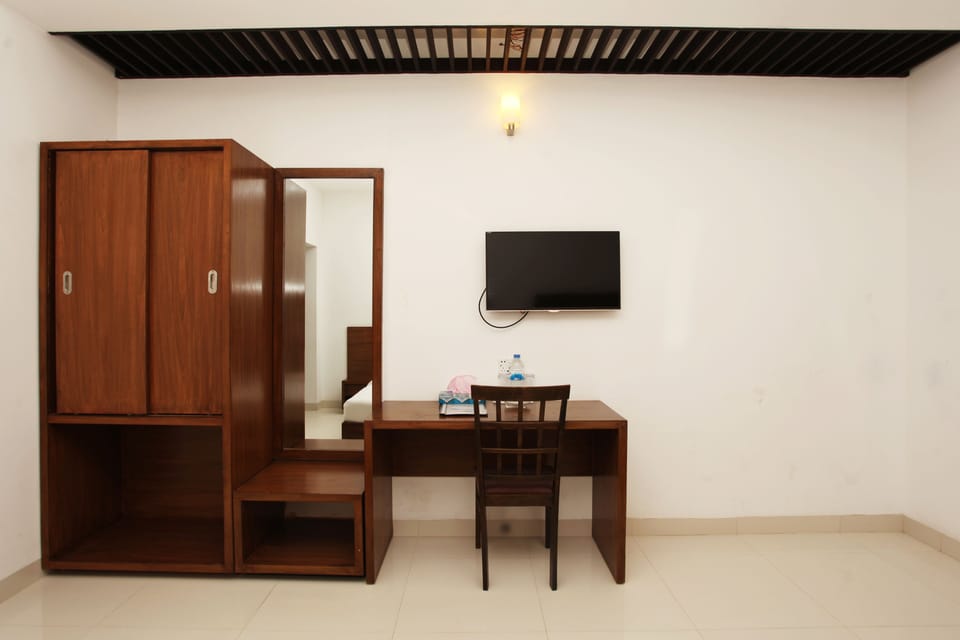 Premium Twin Room | Desk, free WiFi, bed sheets