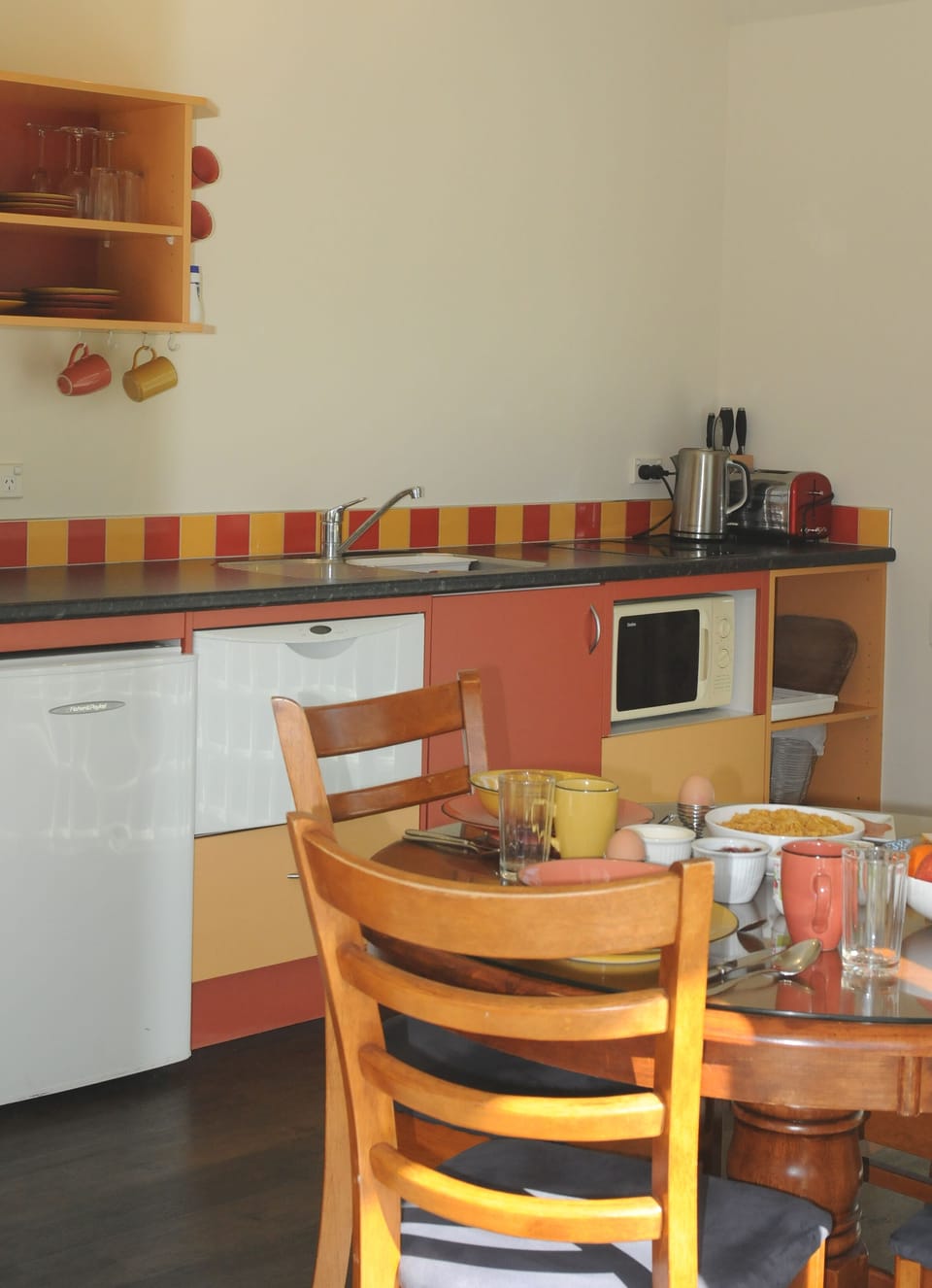 Family Cottage South American | Private kitchen | Coffee/tea maker, full-size fridge, microwave, oven
