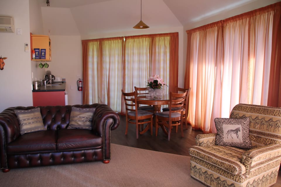 Family Cottage African | Living room | 65-inch flat-screen TV with premium channels, TV, Netflix