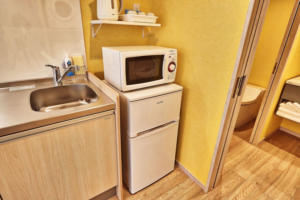 Private Cottage & Kitchen, No Smoking (No pets allowed) | Desk, blackout drapes, WiFi (free), individually decorated