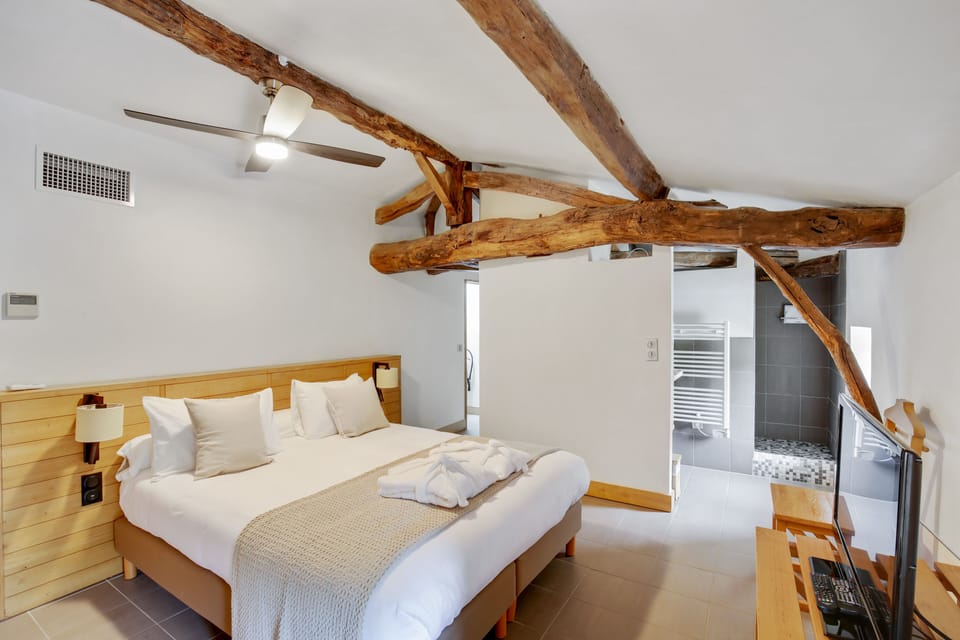 Standard Triple Room, Ensuite, Vineyard View (Chambre Atypique )