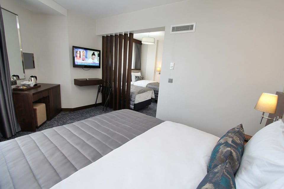 Family Suite | Premium bedding, minibar, in-room safe, blackout drapes