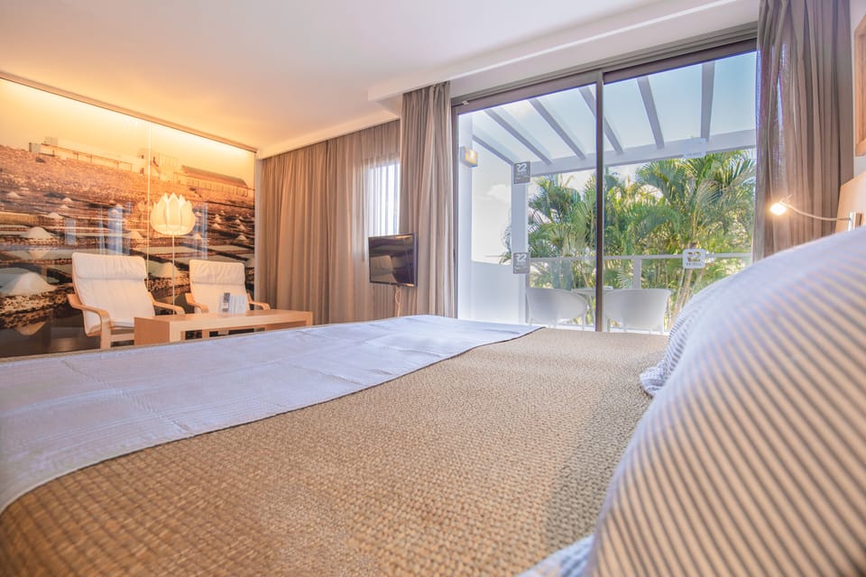 In-room safe, desk, iron/ironing board, WiFi