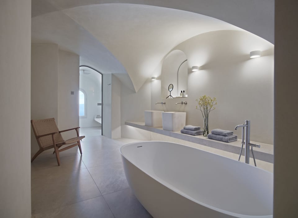 Suite (Aqua) | Deep soaking bathtub