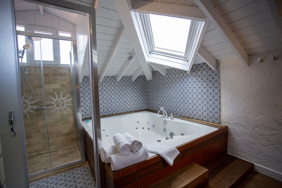 Exclusive Loft, 1 Queen Bed | Jetted tub