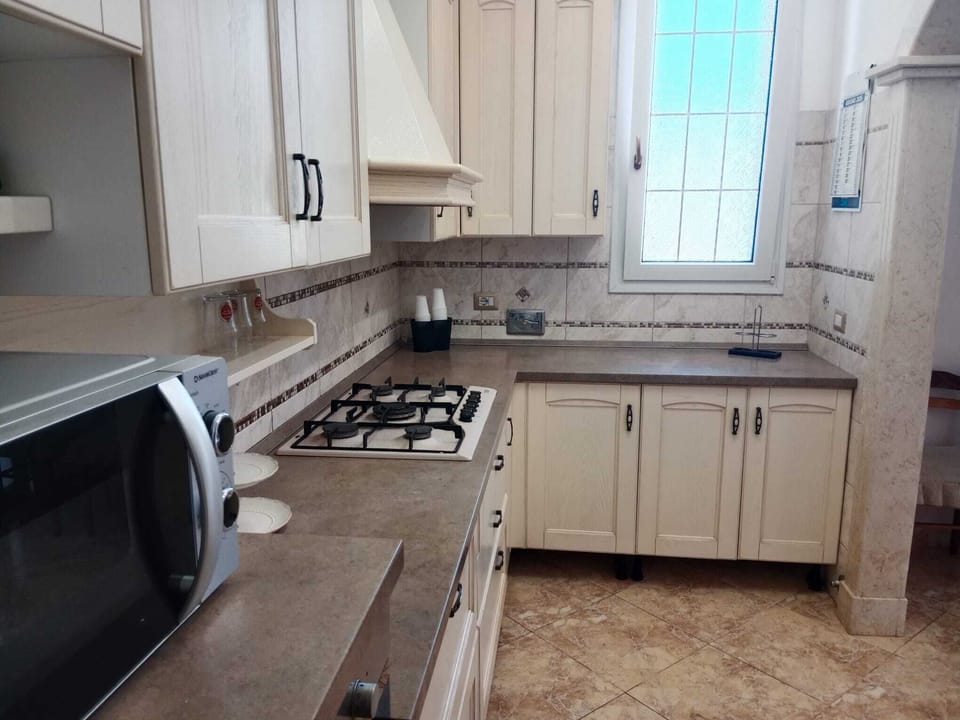 Standard House, 3 Bedrooms, Non Smoking, 2 Bathrooms (Quadruple) | Bathroom | Free toiletries, hair dryer (on request), bidet, towels