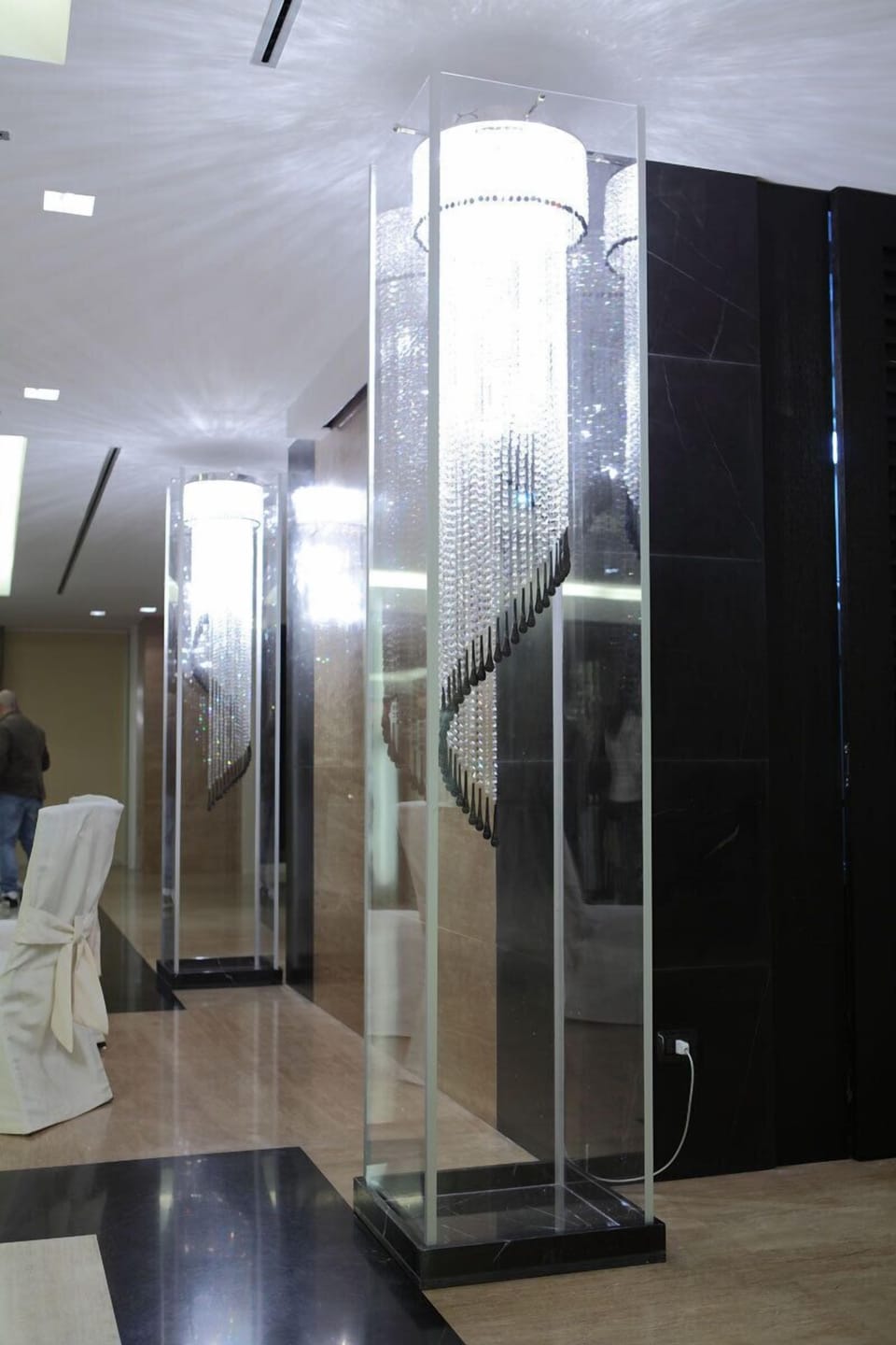 Breakfast, dinner served; Italian cuisine, pool views 