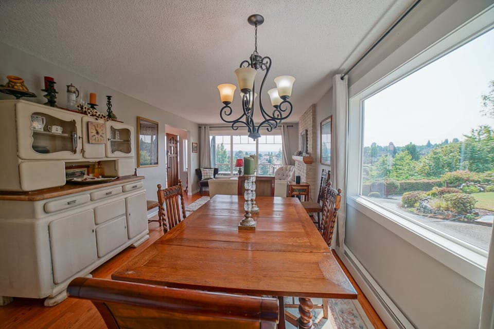 dining area, family area