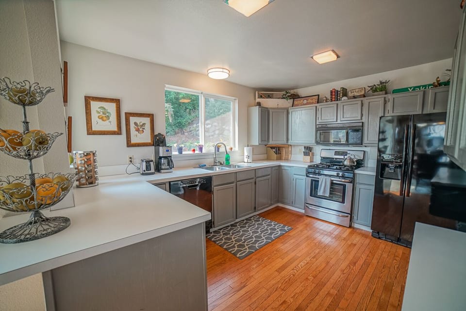 Kitchen, gas range, new fridge, dishwasher