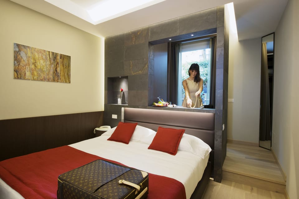 Junior Double Room, 1 Double Bed | Hypo-allergenic bedding, free minibar, in-room safe, desk