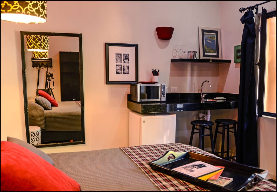 Classic Room, 1 King Bed | Room amenity