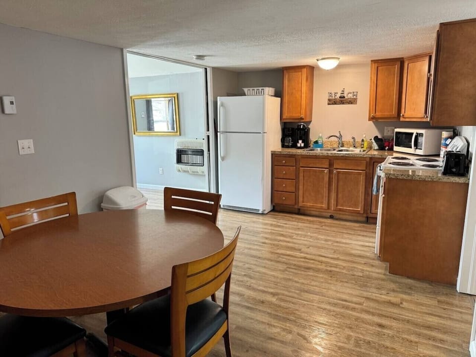 Kitchen W/Dining