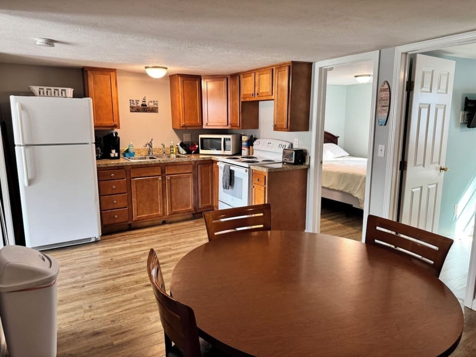 Kitchen W/Dining