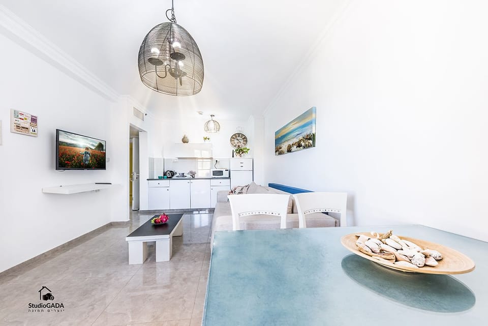 Luxury Suite, 1 Bedroom, Jetted Tub, Lake View | 1 bedroom, premium bedding, free cribs/infant beds, free rollaway beds