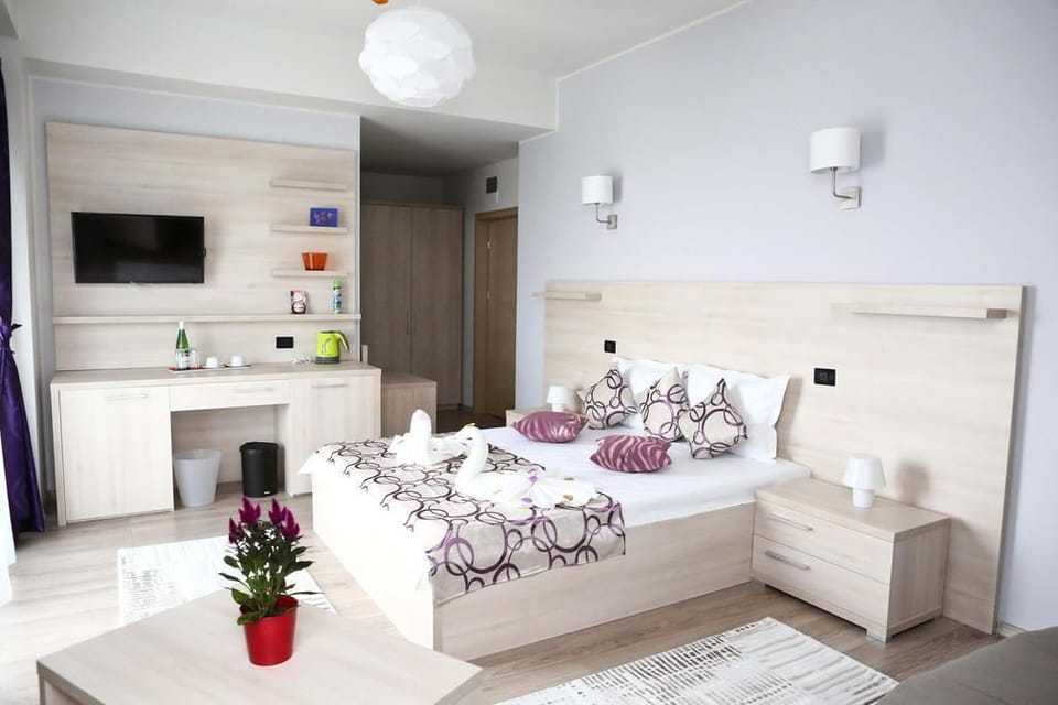 Junior Suite, Sea View | Premium bedding, desk, soundproofing, rollaway beds