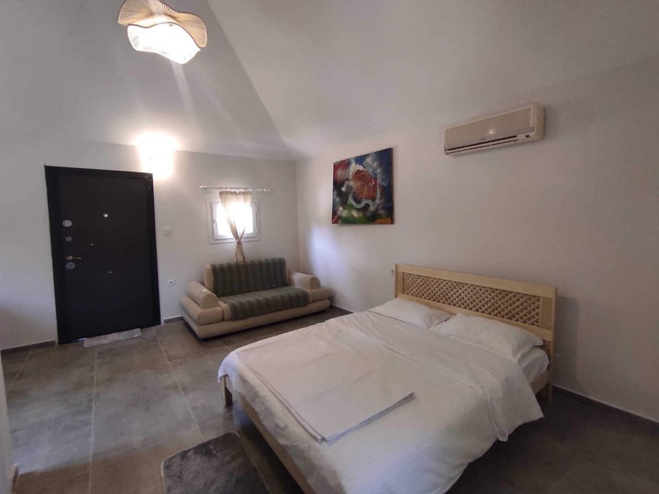 Economy Studio, 1 Double Bed, Non Smoking | Soundproofing, free WiFi, bed sheets