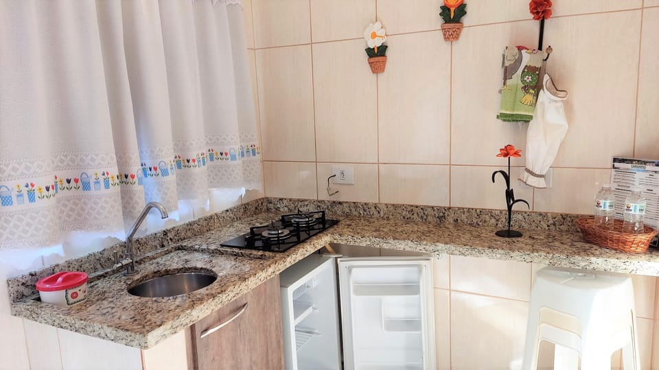Superior Chalet | Private kitchen | Fridge, stovetop, cookware/dishes/utensils