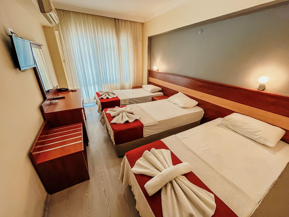 In-room safe, free WiFi, bed sheets