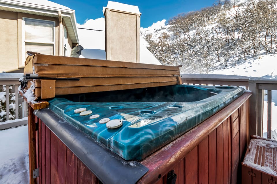 Hot tub on deck.