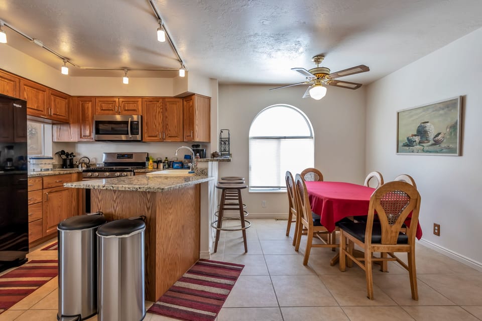 Kitchen with table for 6. Photo taken 2/19