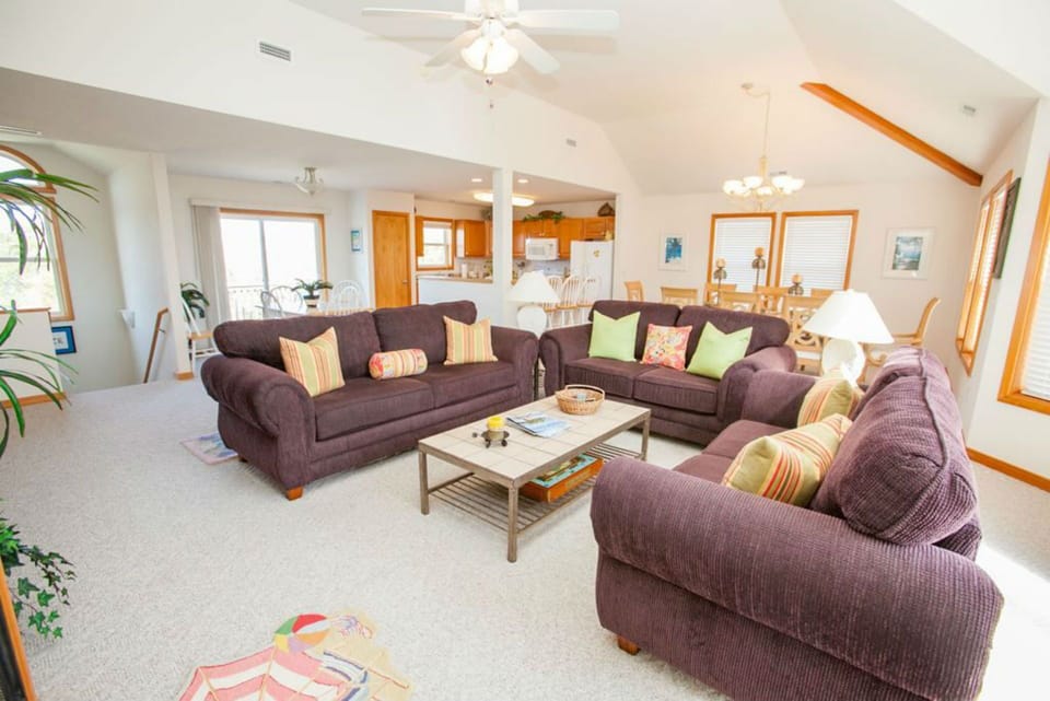 Airy, bright, clean and spacious open concept great room/kitchen.