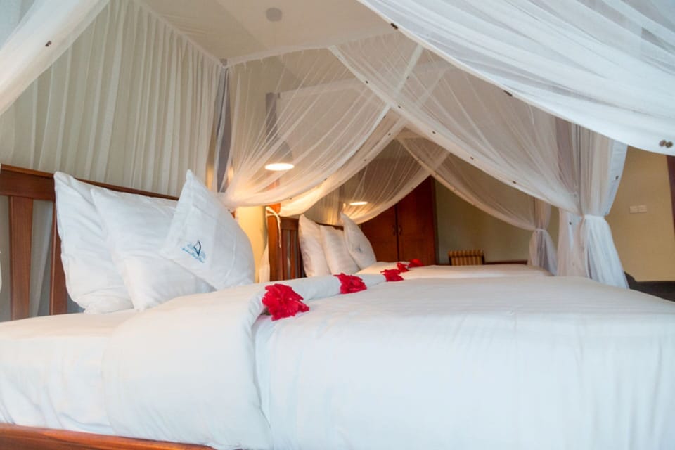 Premium bedding, in-room safe, desk, laptop workspace