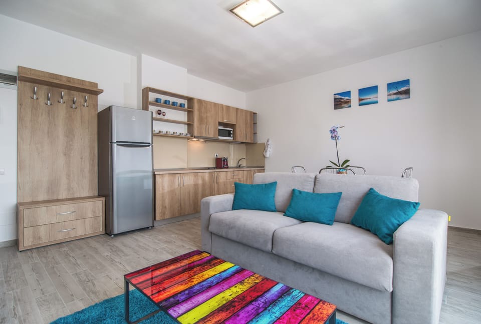 City Apartment, 1 Bedroom | Living area