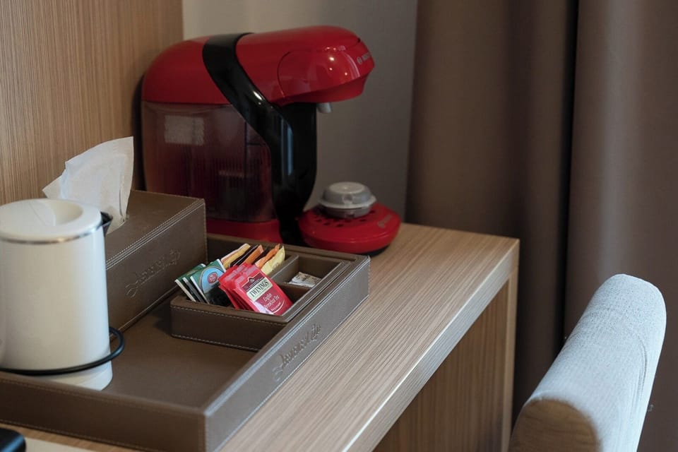 Junior Studio Suite | Hypo-allergenic bedding, in-room safe, free WiFi, bed sheets
