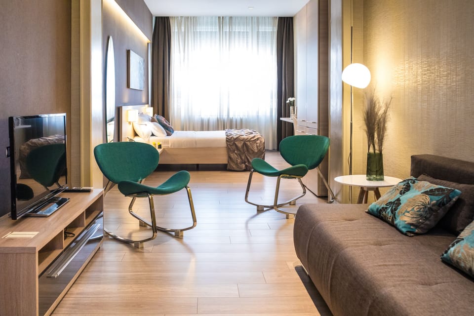 Superior Suite | Premium bedding, minibar, in-room safe, desk