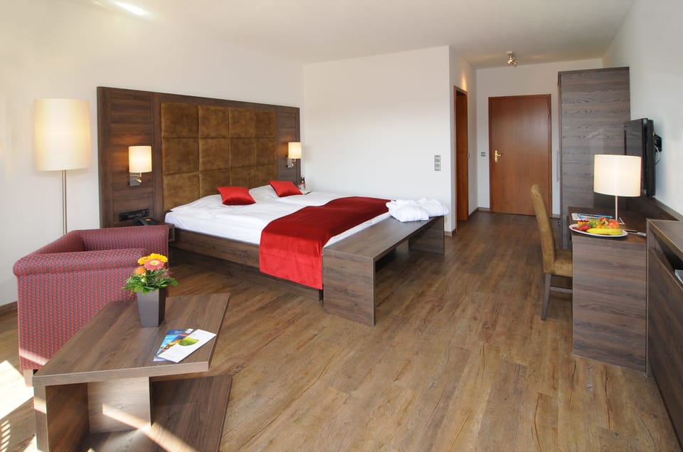 In-room safe, desk, free WiFi