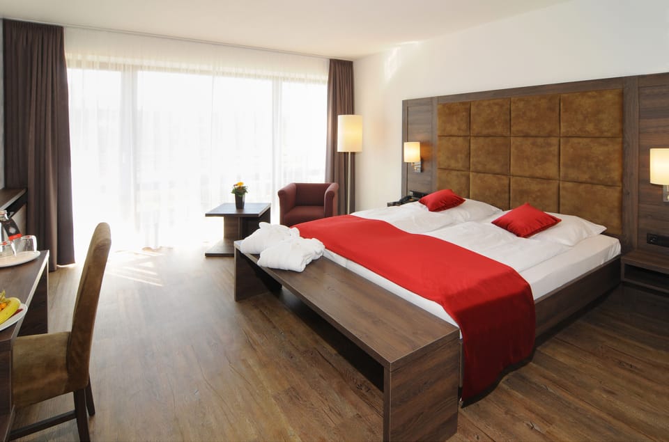 In-room safe, desk, free WiFi