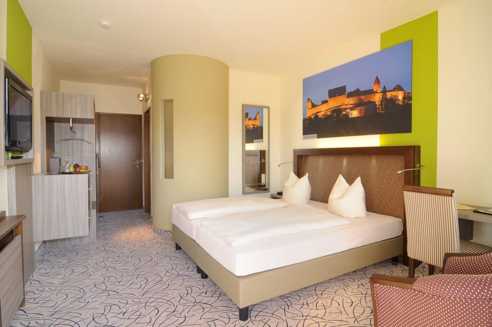 Classic Double Room | In-room safe, desk, free WiFi