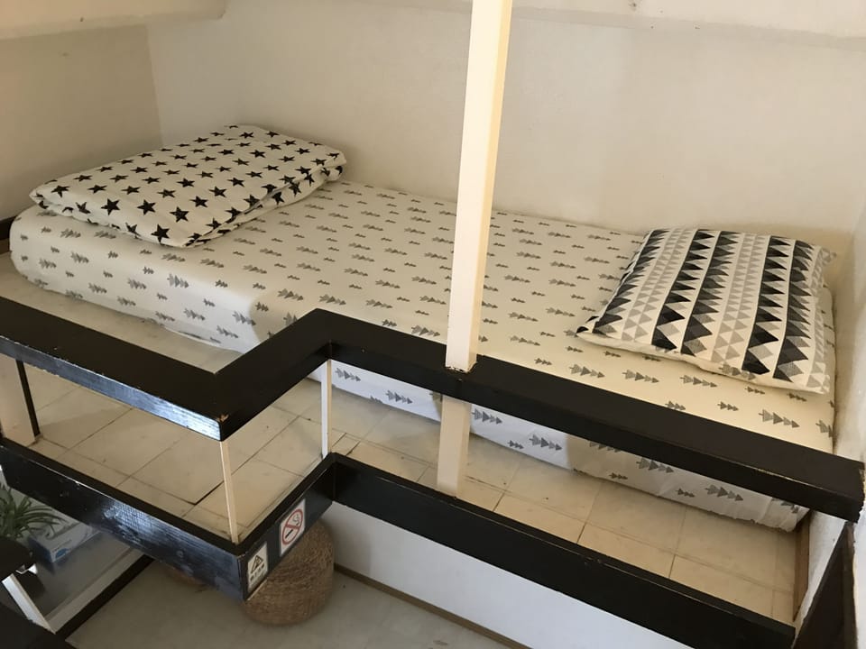 Private Three Single Bed Room | WiFi (free), bed sheets