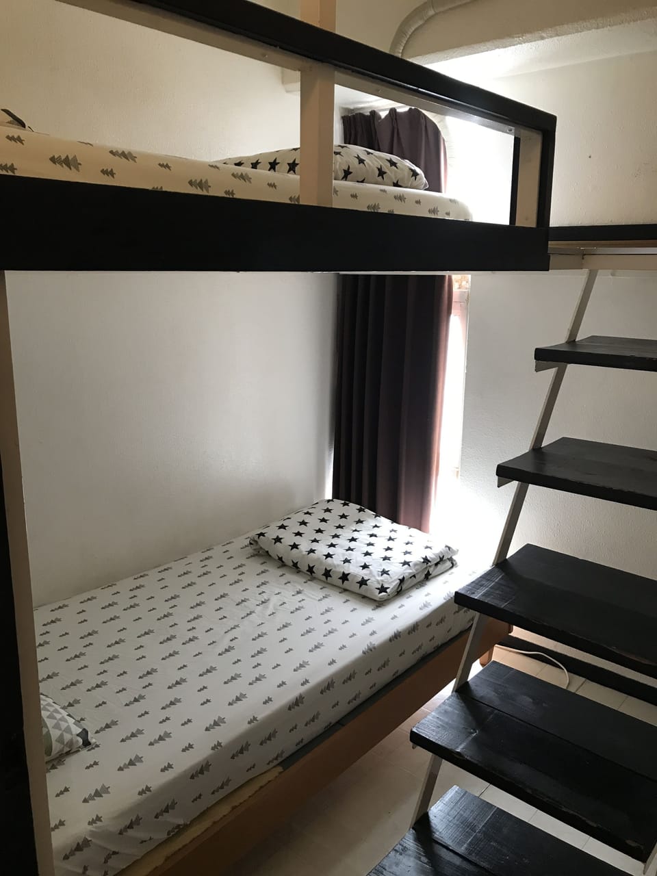 Private Three Single Bed Room | WiFi (free), bed sheets