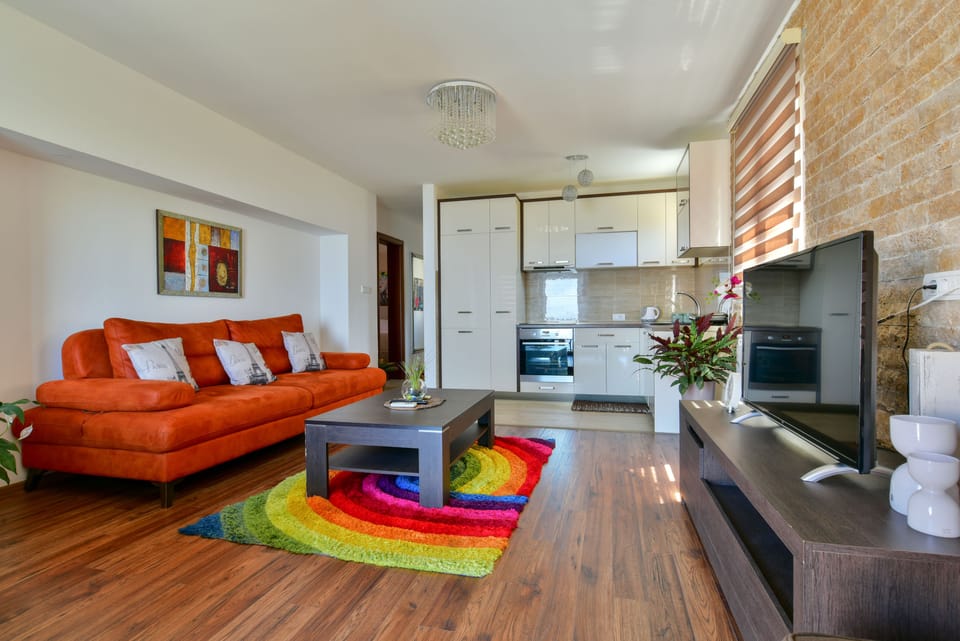 Deluxe Apartment, 2 Bedrooms, Sea View | Living room