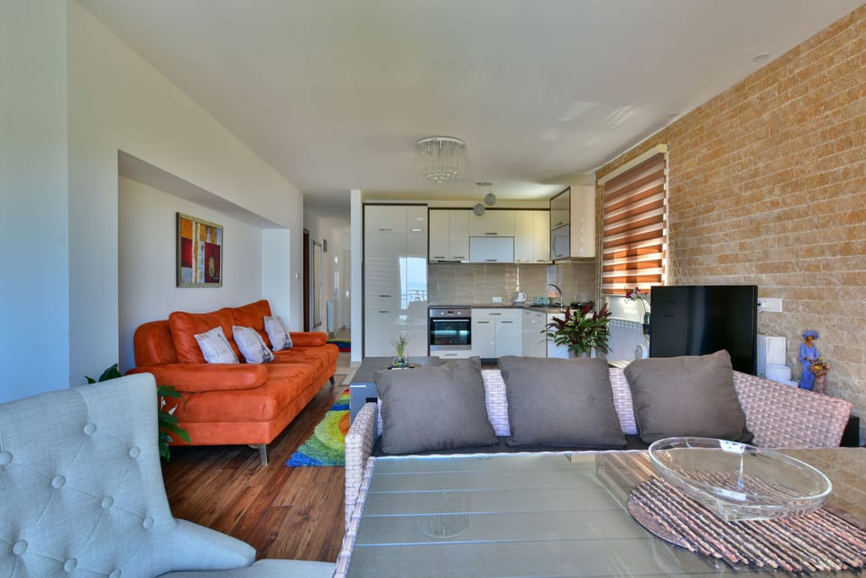 Deluxe Apartment, 2 Bedrooms, Sea View | Living room