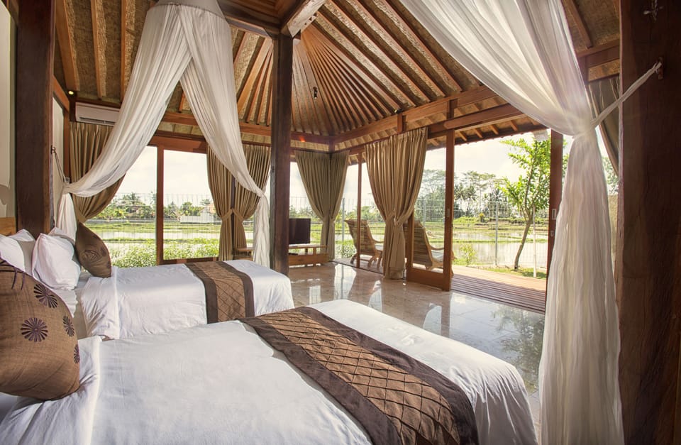 Deluxe One-Bedroom Villa with Rice Field View | Premium bedding, minibar, in-room safe, desk