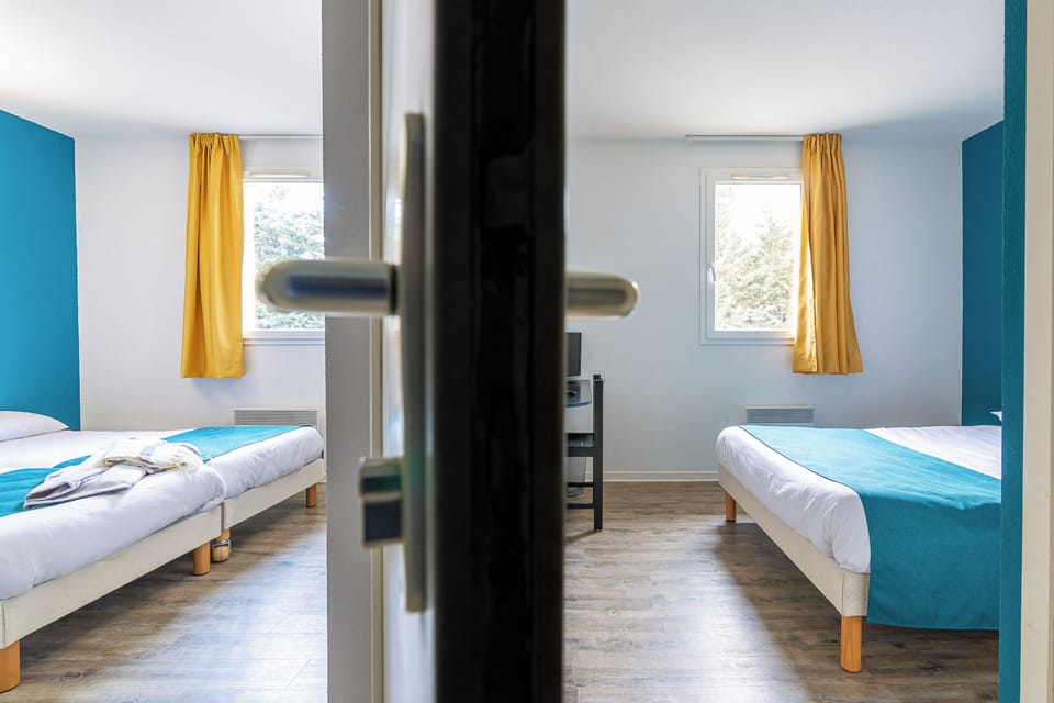 Desk, free cribs/infant beds, free WiFi, bed sheets