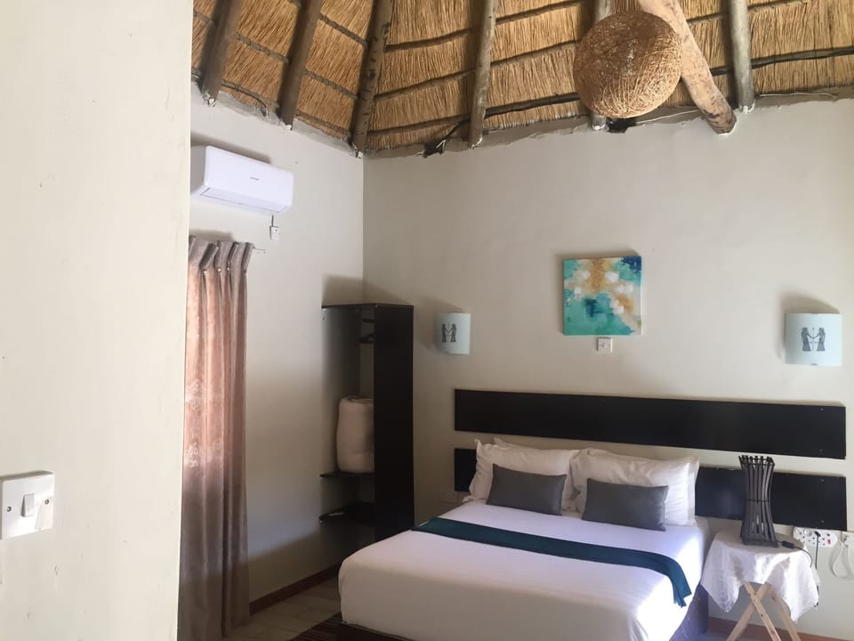 Standard Room, Garden View | Desk, WiFi (free)