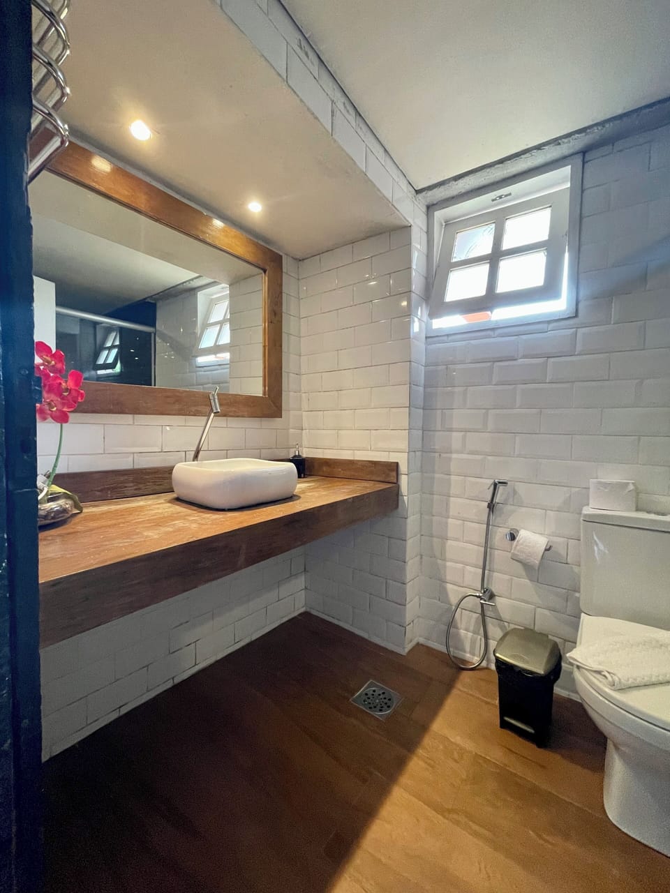 Luxury Room, 1 Queen Bed | Bathroom | Shower, hair dryer, towels, soap