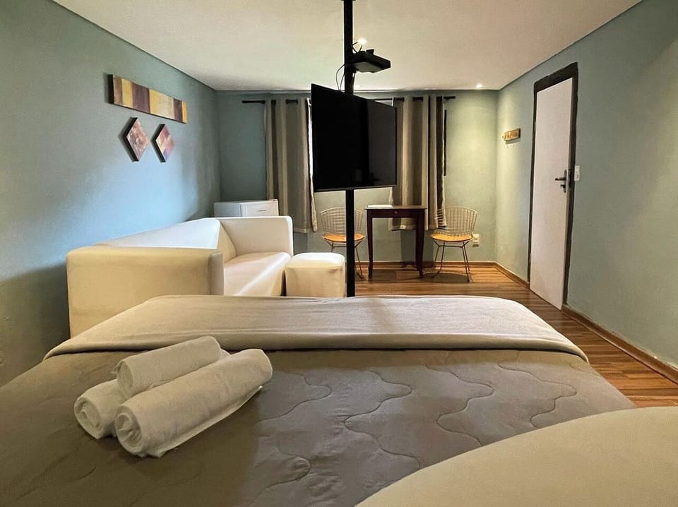 Luxury Room, 1 Queen Bed | Minibar, blackout drapes, iron/ironing board, free WiFi
