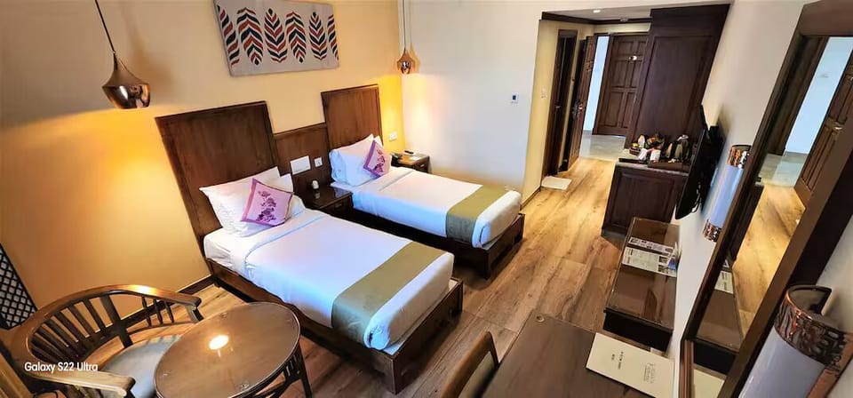 Deluxe Twin Room | Street view