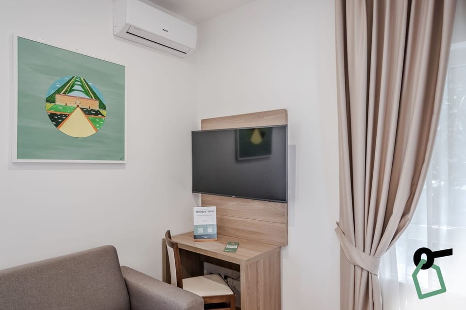 Triple Room | Minibar, in-room safe, desk, soundproofing