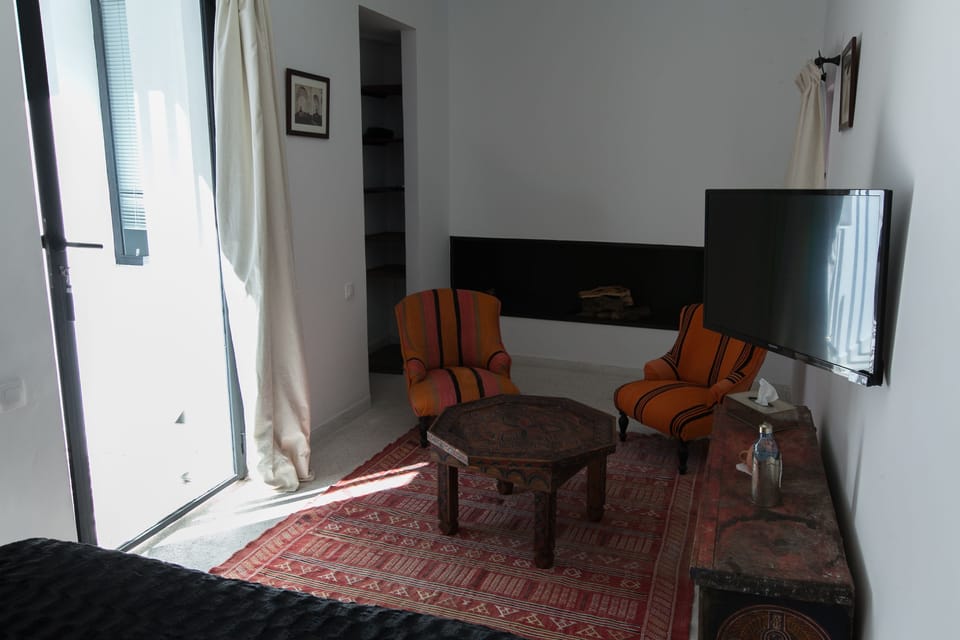 Superior Double Room (DOUNIA) | Living area | Flat-screen TV
