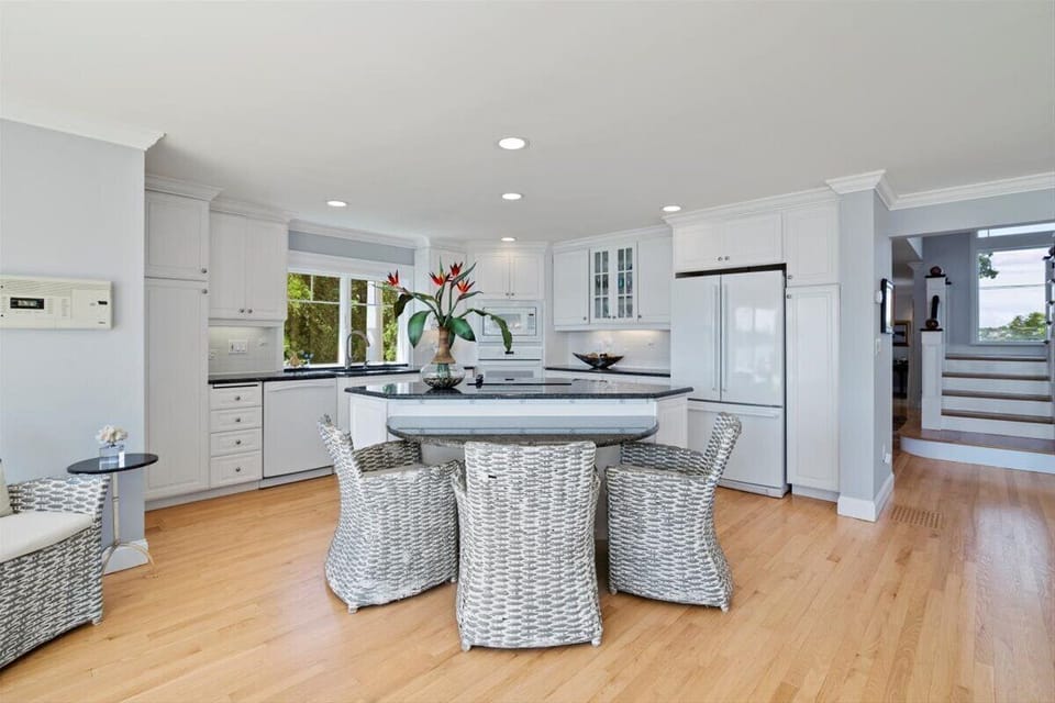  Open Kitchen, granite counters/ fully equipped & Spectacular Water views! 