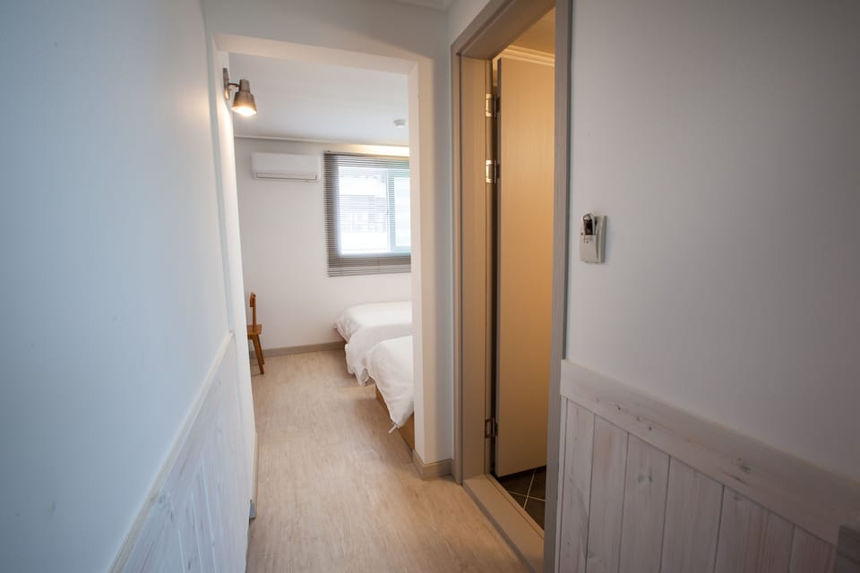 Standard Twin Room | Hypo-allergenic bedding, desk, laptop workspace, free WiFi
